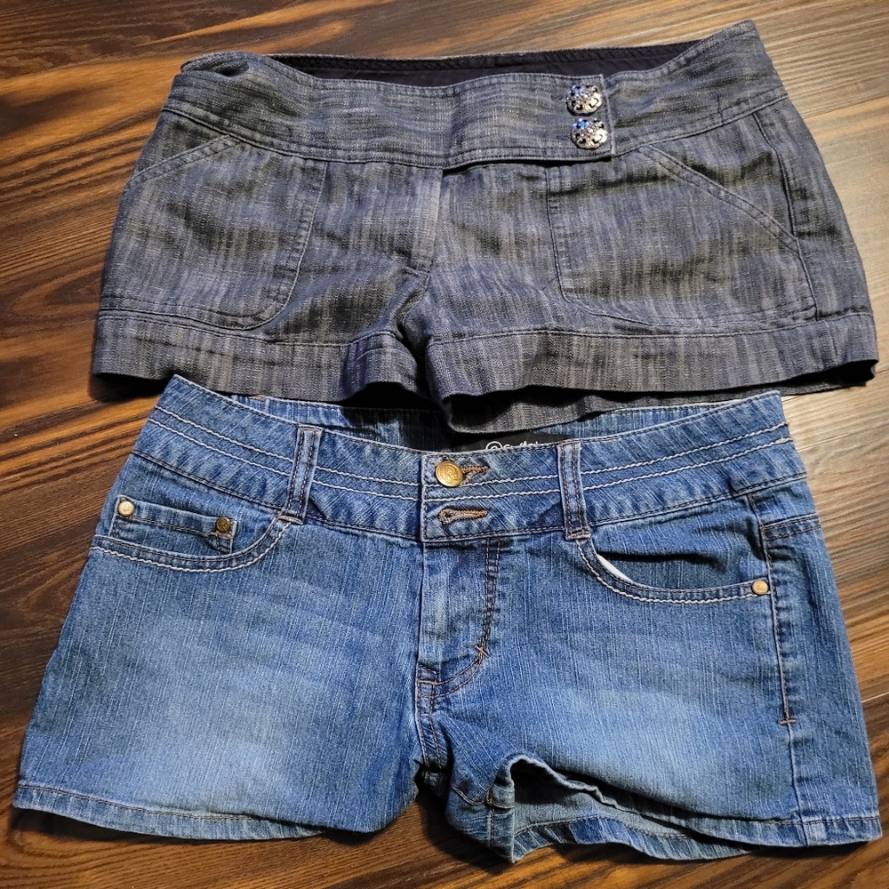 2 shorts both fit the same.